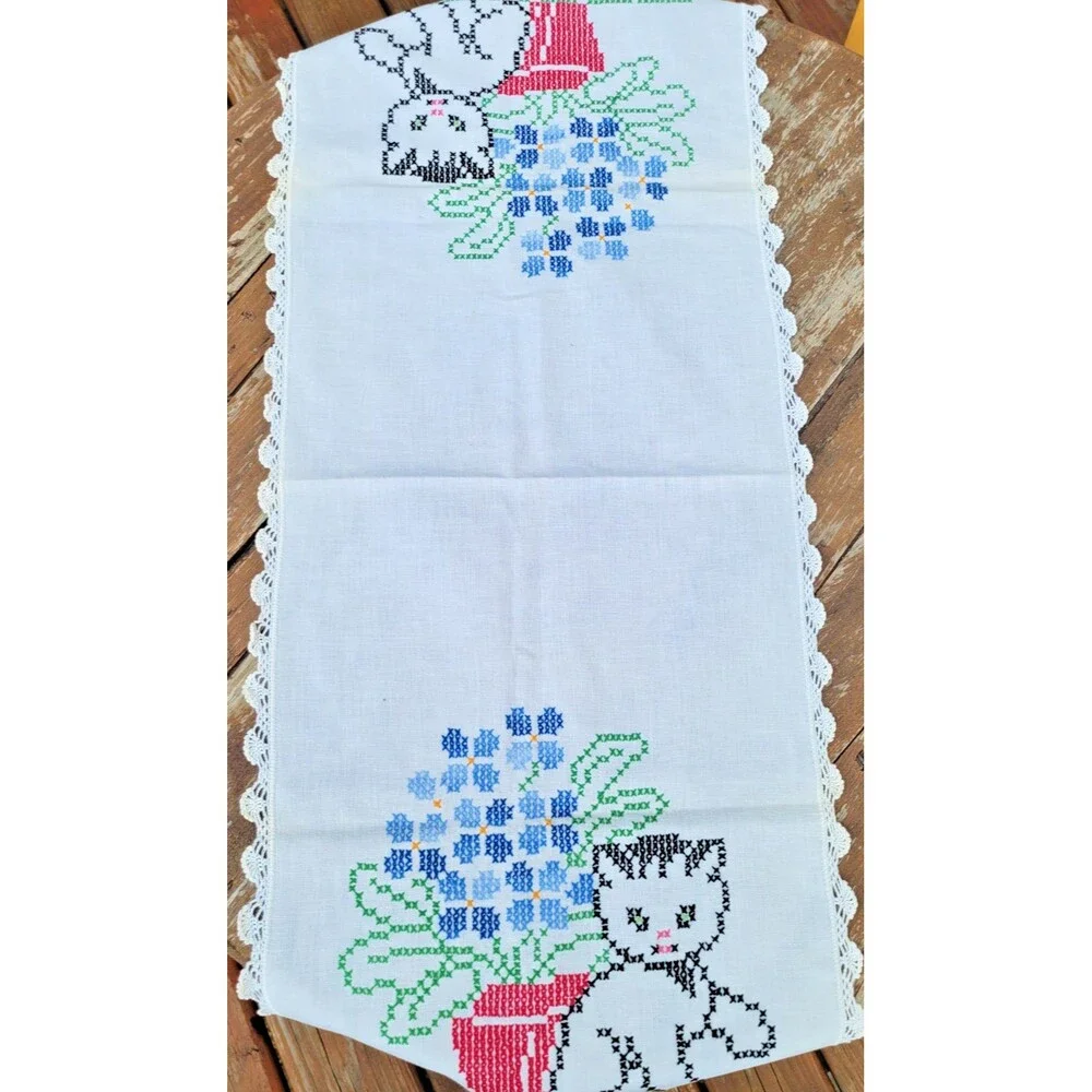 Vtg Embroidered KITTY CAT FLOWER BASKET Table RUNNER Dresser SCARF grannycore